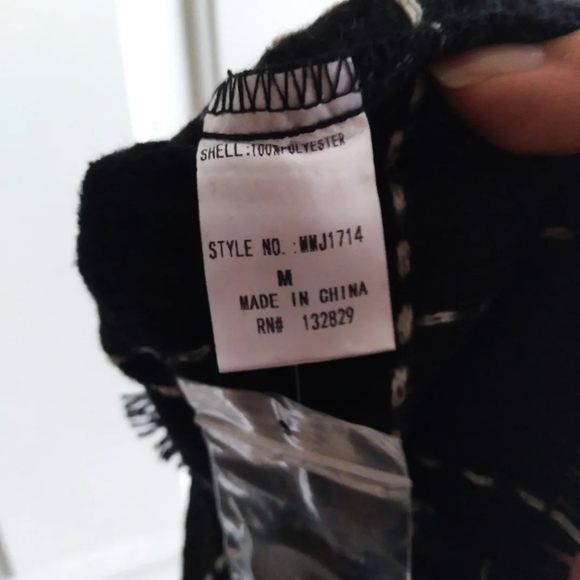 Miou Muse Black & White Grid Pattern Shacket, size Medium - Picture 6 of 7